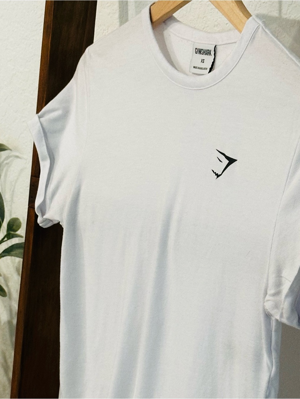 Gymshark White Rolled Sleeve Asymmetrical Hem Tee XS - Picture 4 of 11